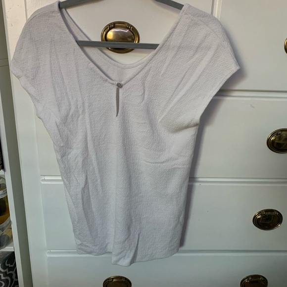 white tee. - Picture 2 of 2